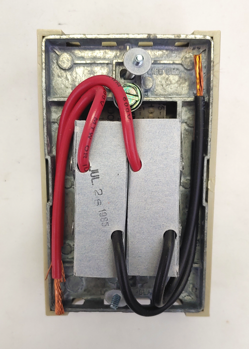 D22HS Double-Pole Line Voltage Wall-Mounted Room Thermostat, 22A MAX, 125/250/277VAC